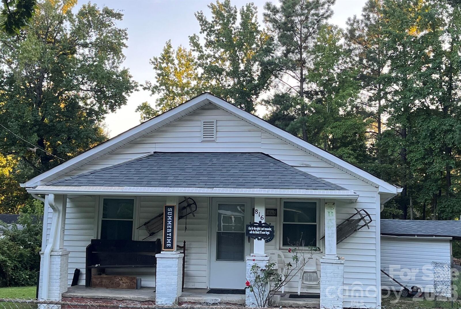 Property Photo:  816 Skyland Street  NC 28083 