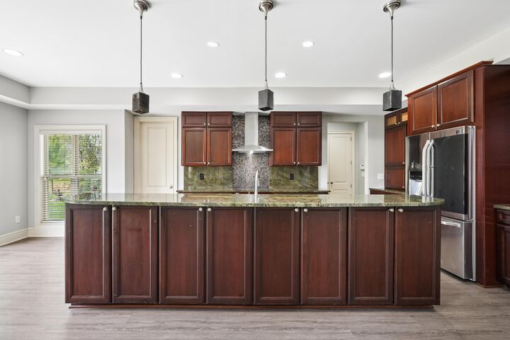 Property Photo:  4558 Hirth Hill E Road  OH 43123 
