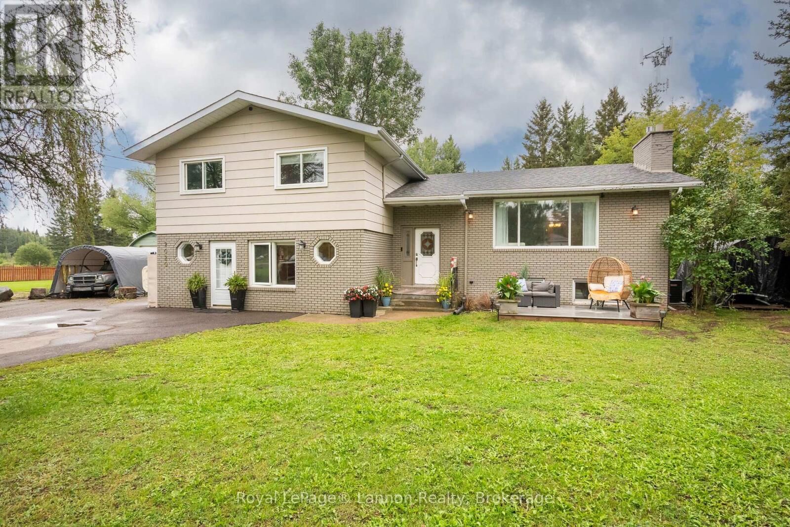 Property Photo:  2020 Mountain Road  ON P7J 1C8 