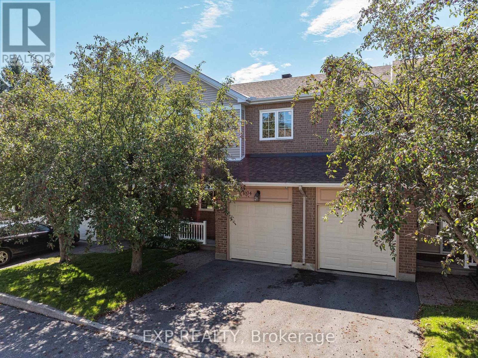 Property Photo:  34 Stonebriar Drive  ON K2G 5X9 