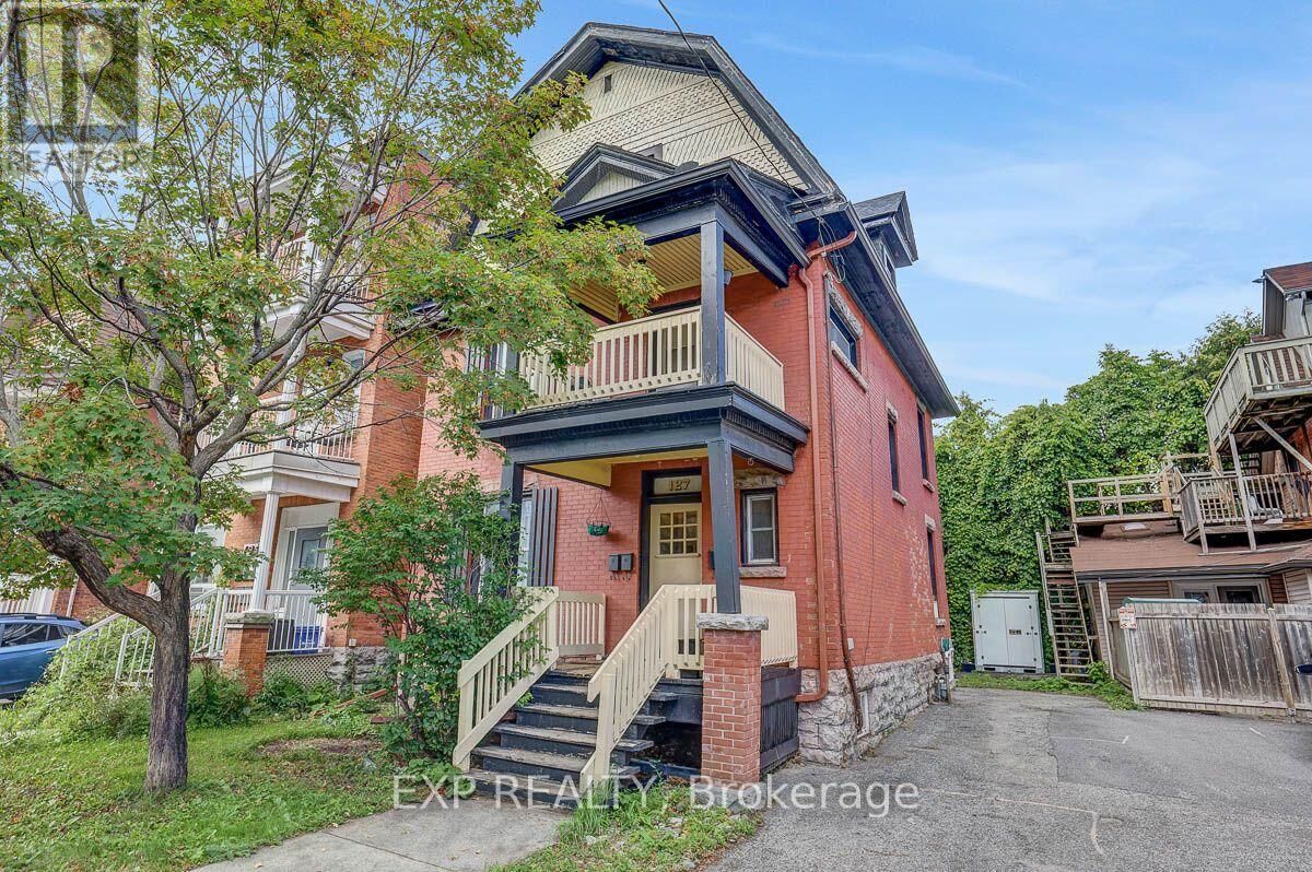 Property Photo:  127 Osgoode Street  ON K1N 6S5 