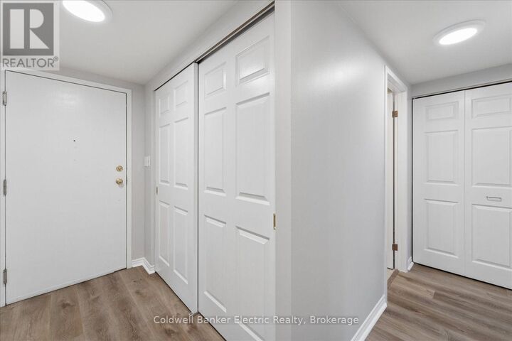 Property Photo:  40 Auburn Street 206  ON K9H 2G2 