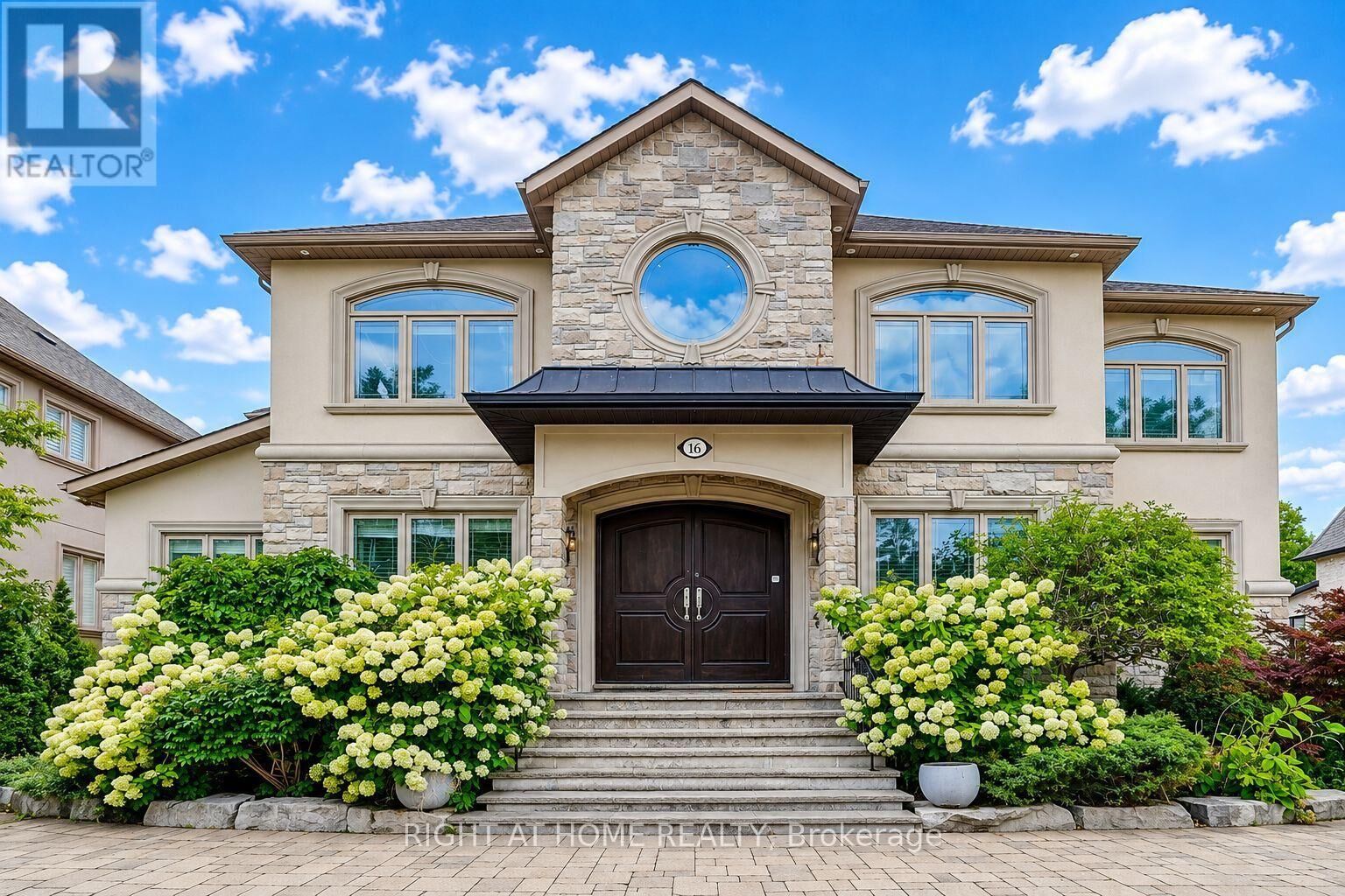 Property Photo:  16 Fairview Avenue  ON L4C 6L2 