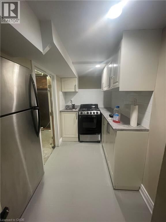 Property Photo:  73 Barnesdale Boulevard 2 Lower  ON L8M 2V5 