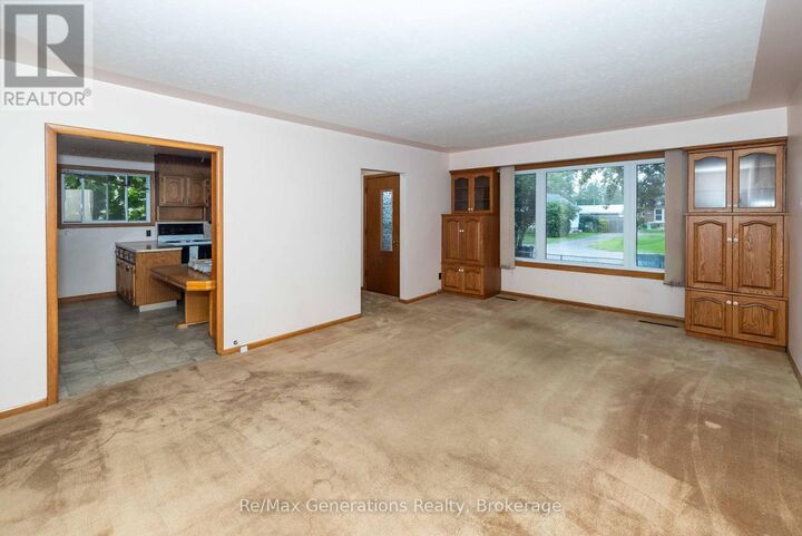 Property Photo:  1900 Bailey Avenue  ON P7E 2X1 
