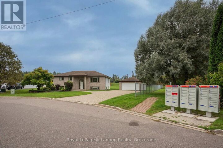Property Photo:  2196 Falconcrest Drive  ON P7J 1H5 