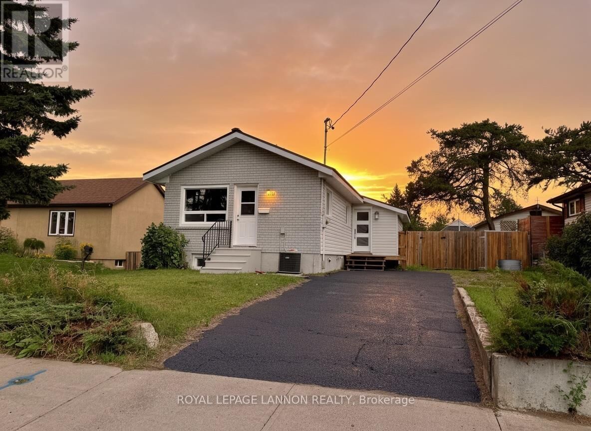 Property Photo:  330 Arundel Street  ON P7A 1L3 