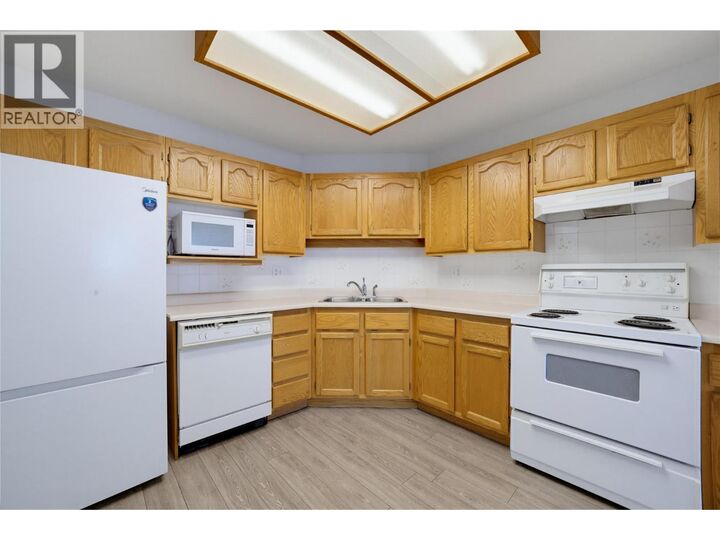 Property Photo:  250 5 Street Southeast 111  BC V1E 1J8 