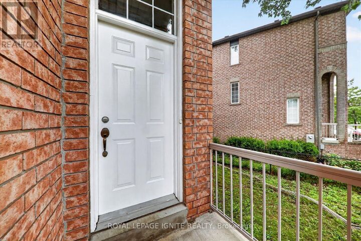Property Photo:  135 Conn Smythe Drive  ON M1J 3P6 