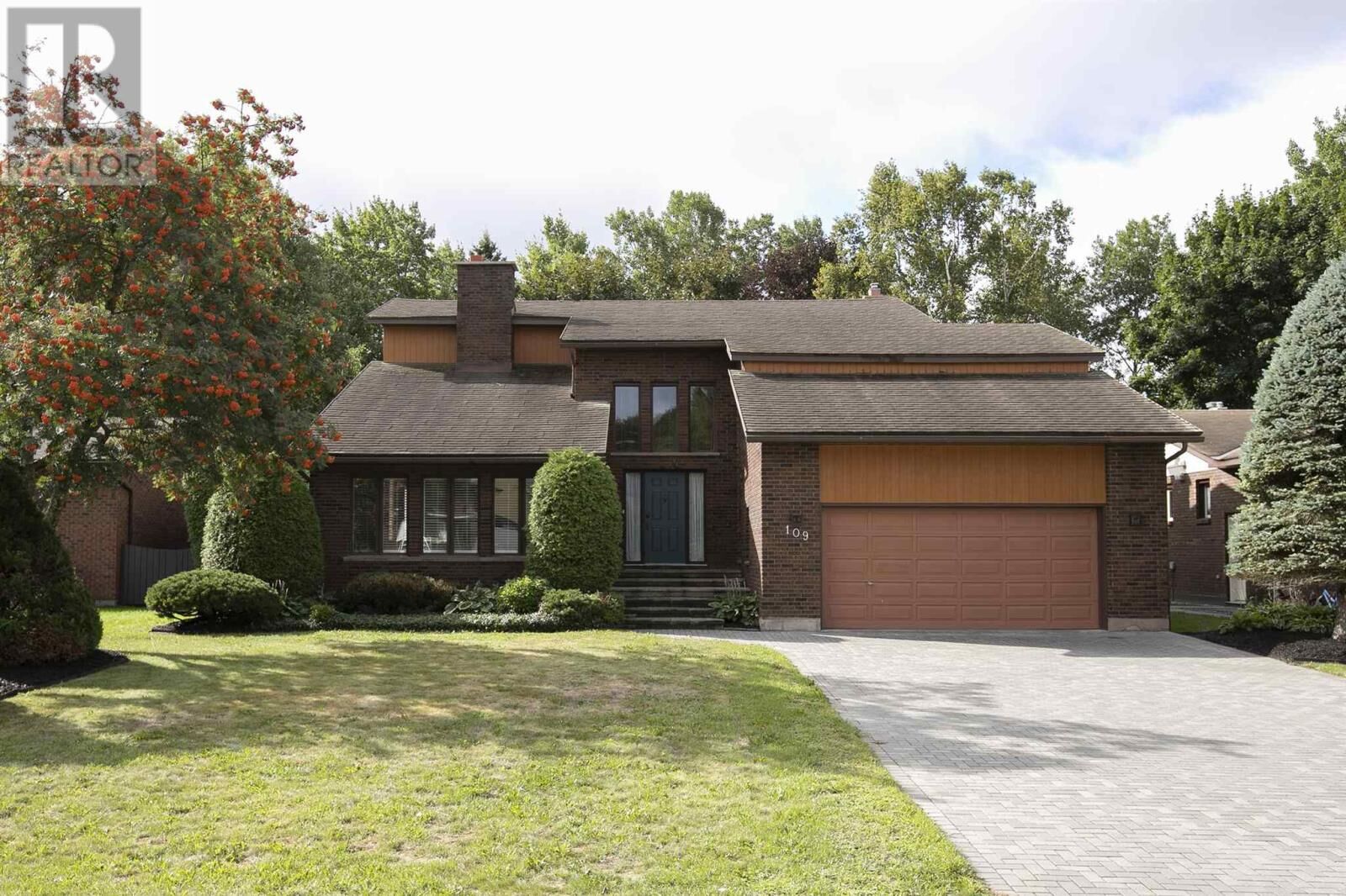 Property Photo:  109 Greenview Ln  ON P6A 1L1 