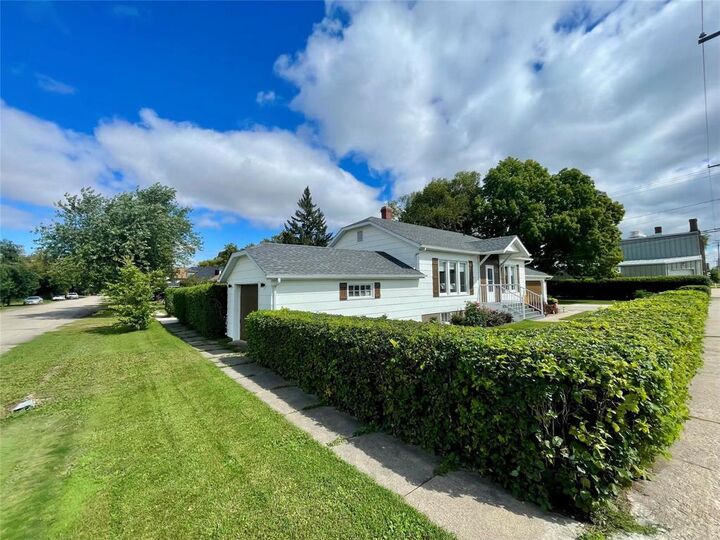 Property Photo:  422 Third Avenue  MB R0K 0H0 