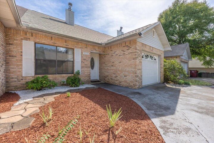 Property Photo: 803 Valley Road FL 32539