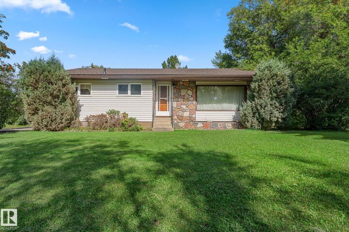 Property Photo:  5020 53 Avenue  AB T0E 1V0 