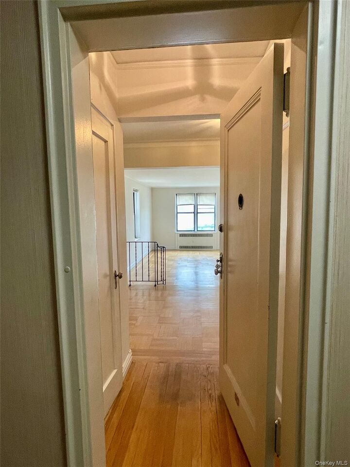 Property Photo:  210 Martine Avenue 5D  NY 10601 