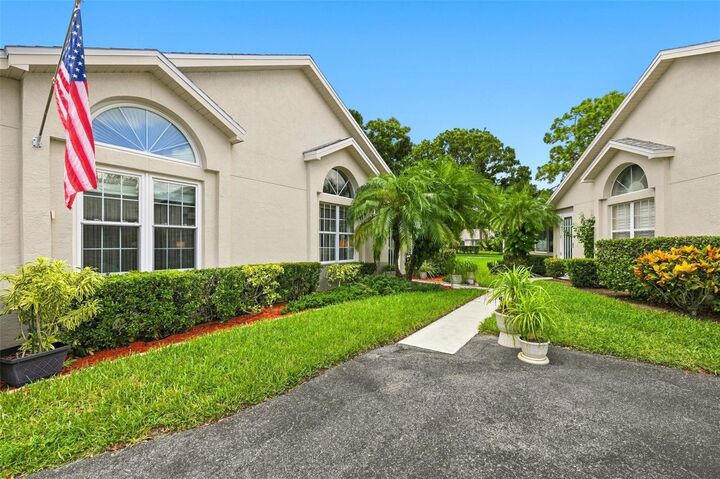 Property Photo:  1131 Golfview Woods Drive  FL 33573 