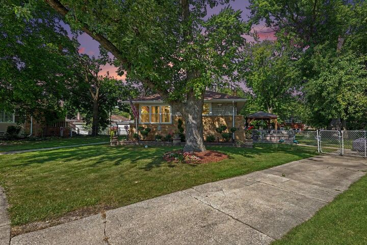 Property Photo:  908 E 159th Place  IL 60473 