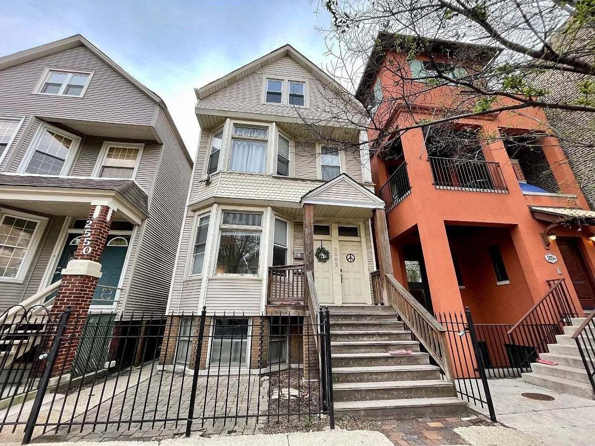 Property Photo:  2552 N Southport Avenue 2F  IL 60614 