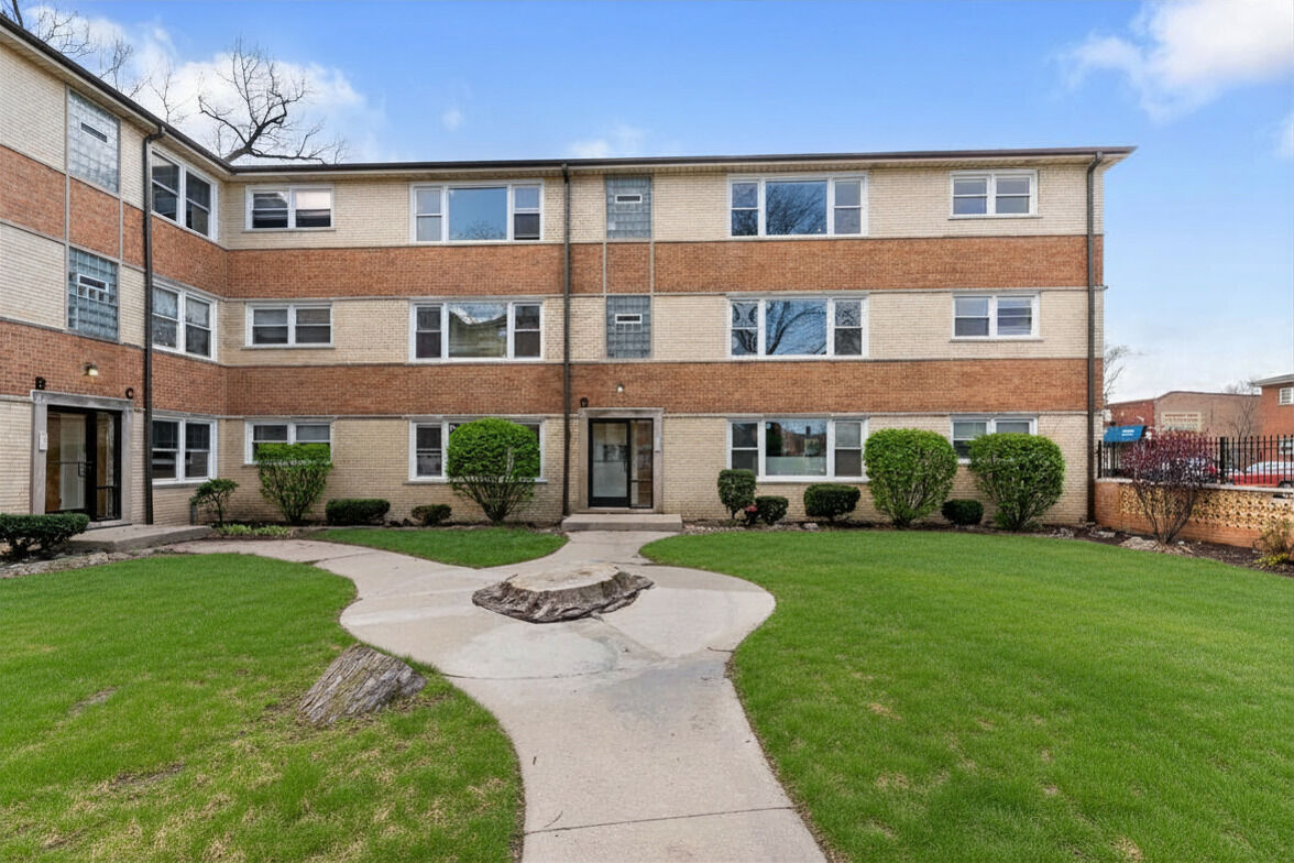 Property Photo:  7900 S Merrill Avenue 3C  IL 60649 