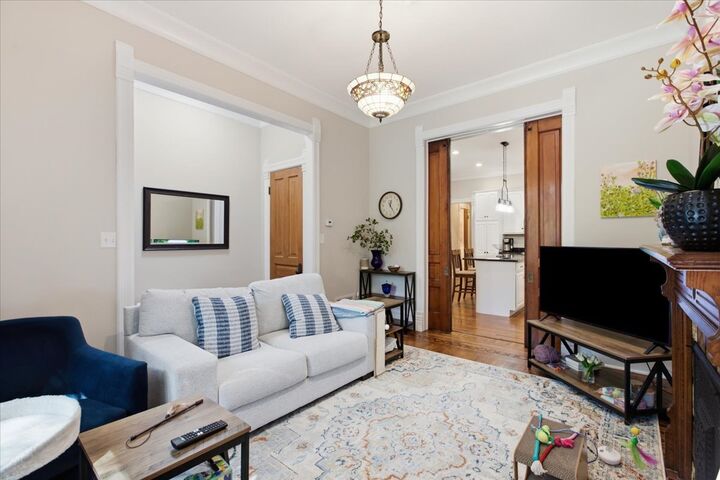Property Photo:  224 W Saint Paul Avenue 1  IL 60614 