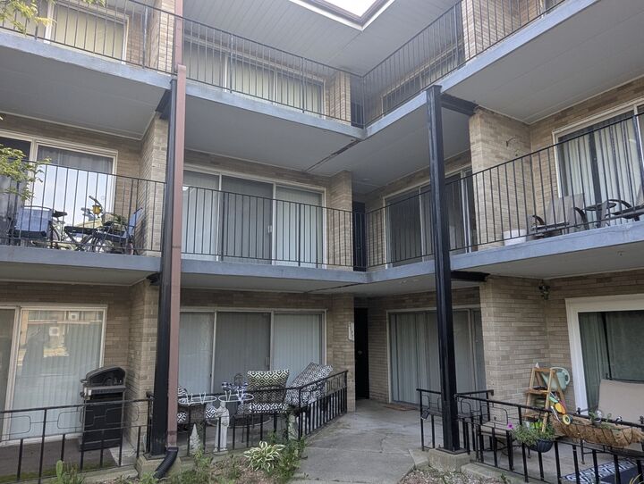 Property Photo: 3177 W 115th Street 2W IL 60803