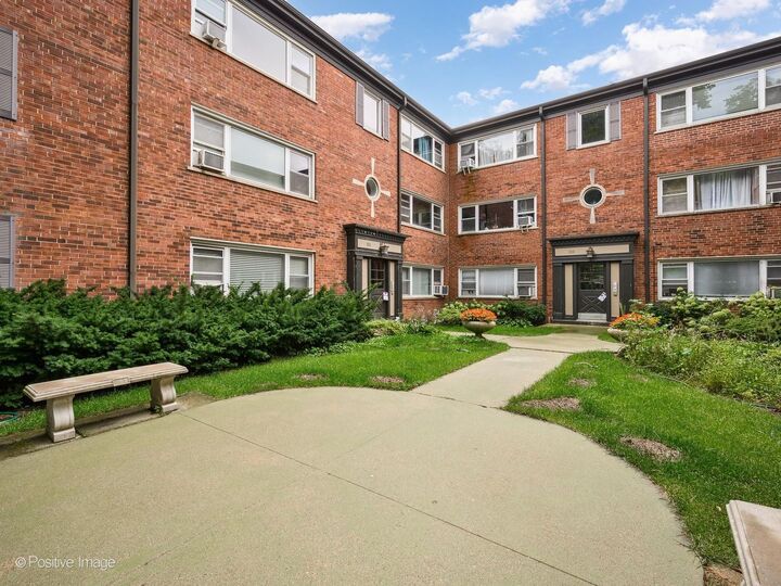 Property Photo: 1314 Central Street 3N IL 60201