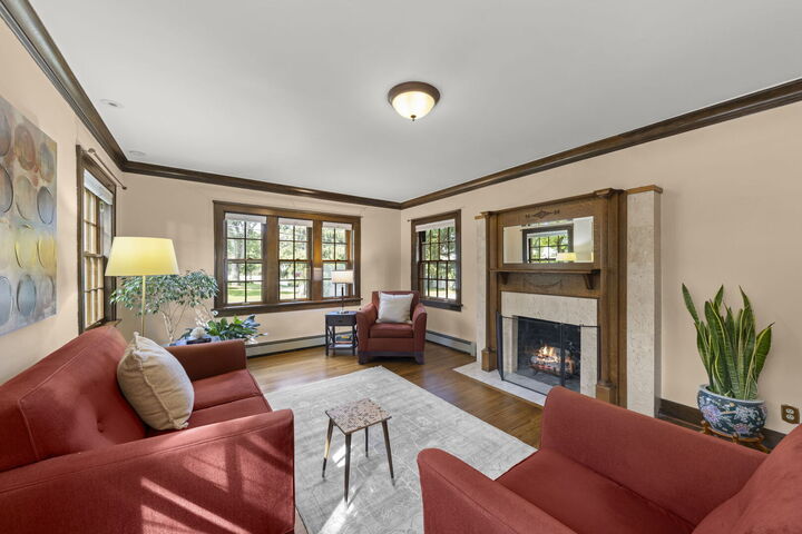 Property Photo:  303 Hillside Avenue  IL 60137 