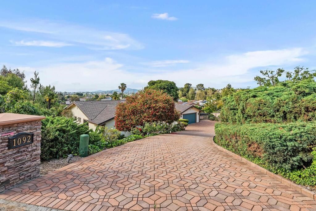 Property Photo: 1092 Serena Way CA 92078