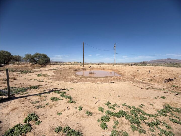 Property Photo: 33803 Suffoch CA 92365
