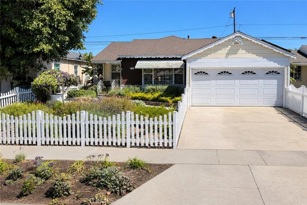 Property Photo:  5122 Downey  CA 90712 