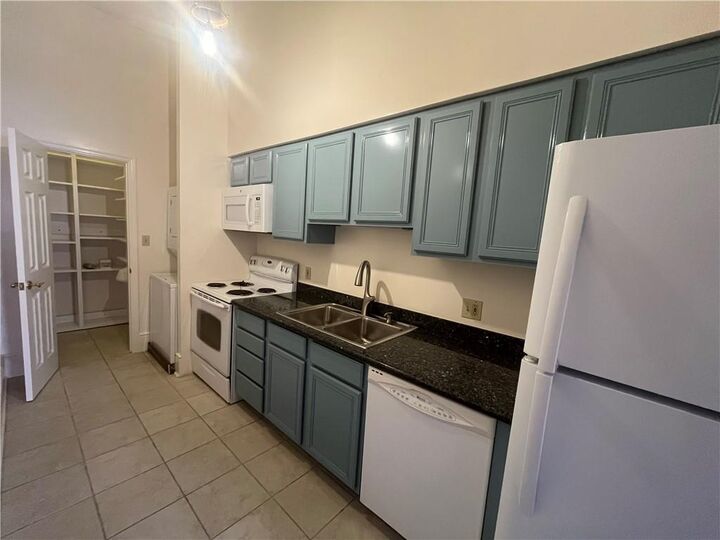 Property Photo: 237 Dauphine Street 7 LA 70112