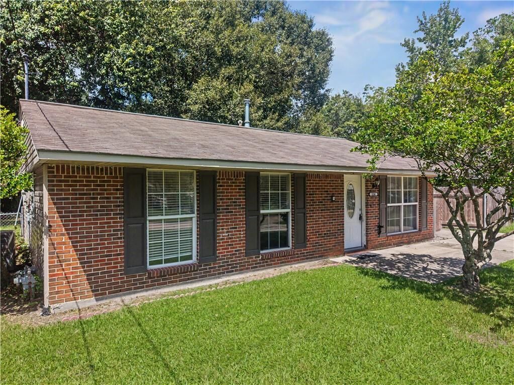 Property Photo: 228 Martin Lane LA 70458