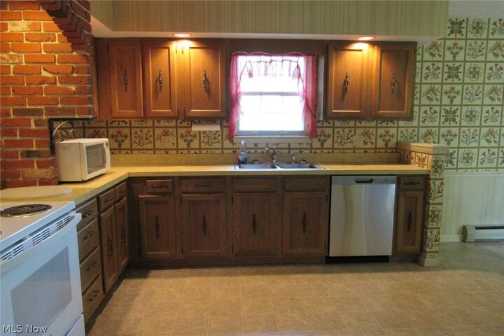 Property Photo:  7980 Auburn Road  OH 44077 