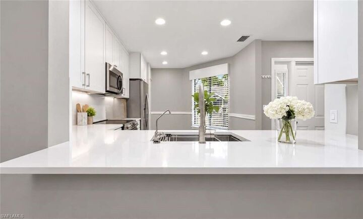 Property Photo:  506 Courtside Dr E201  FL 34105 