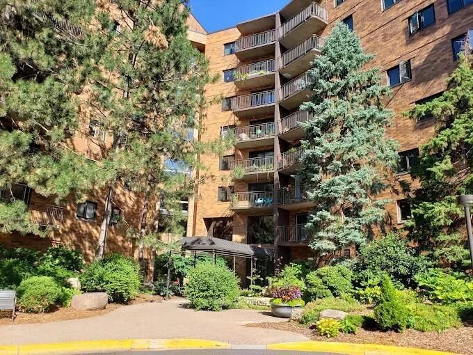 Property Photo:  210 W Grant Street 615  MN 55403 