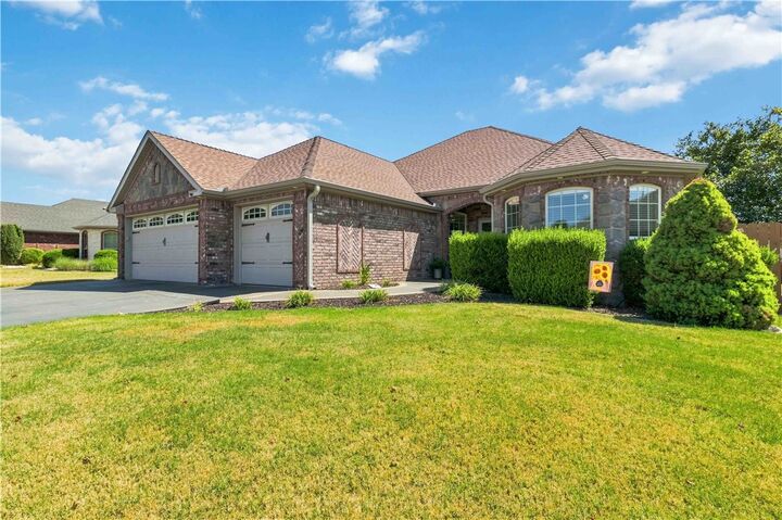 Property Photo:  3507 SW Windy Oak Avenue  AR 72713 