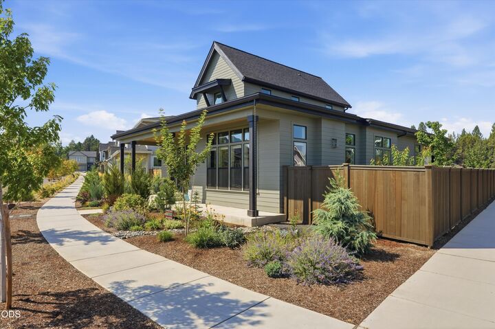 Property Photo:  20627 SE Boer Place SE  OR 97702 