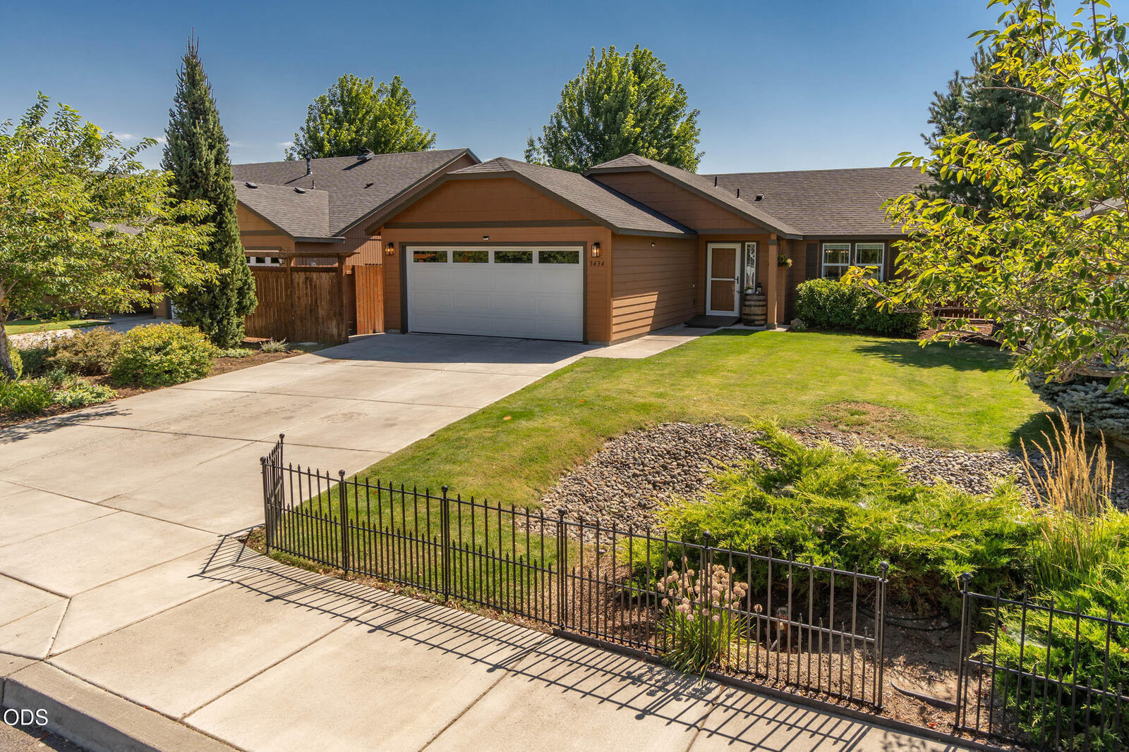 Property Photo: 3434 NW Dogwood Avenue OR 97756