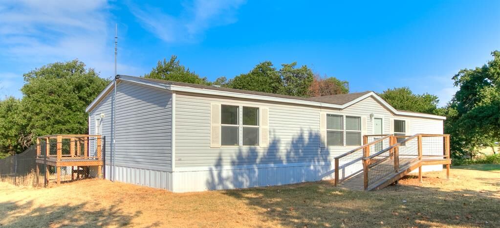 Property Photo:  