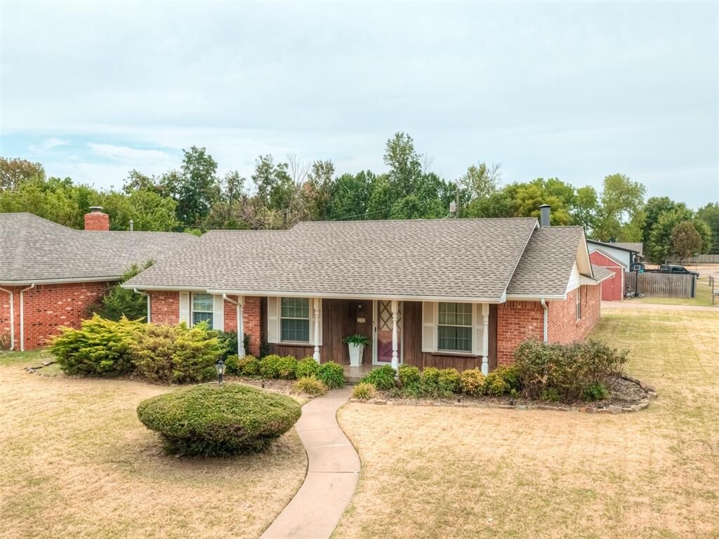 Property Photo:  125 Farris Place  OK 73018 