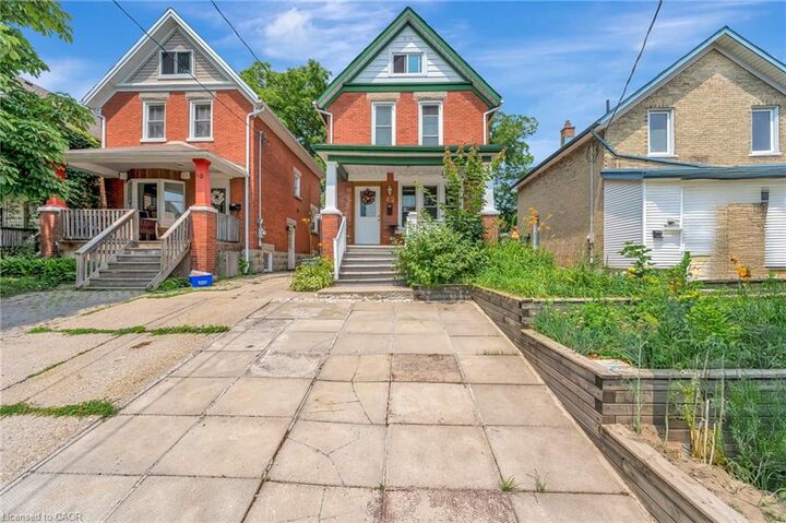 Property Photo:  42 Shanley Street  ON N2H 5N0 