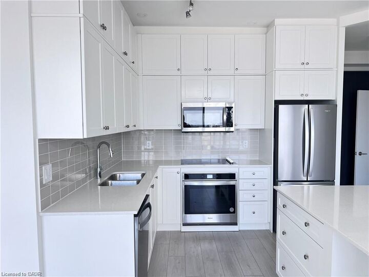 Property Photo:  55 Duke Street W 2510  ON N2H 0C9 
