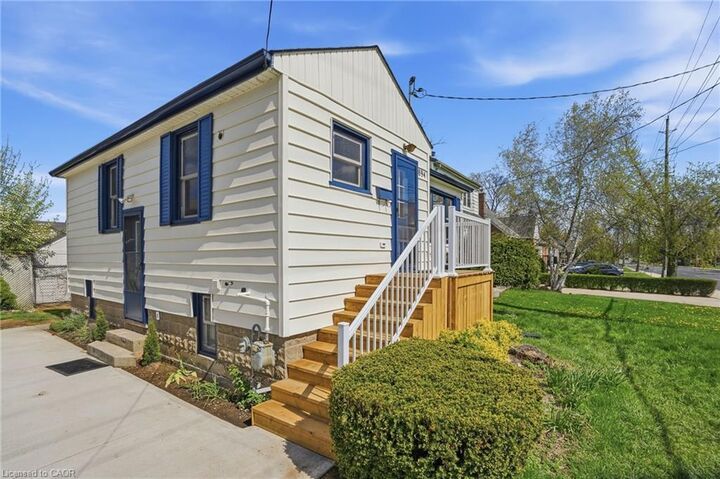 Property Photo:  894 Garth Street  ON L9G 4K9 