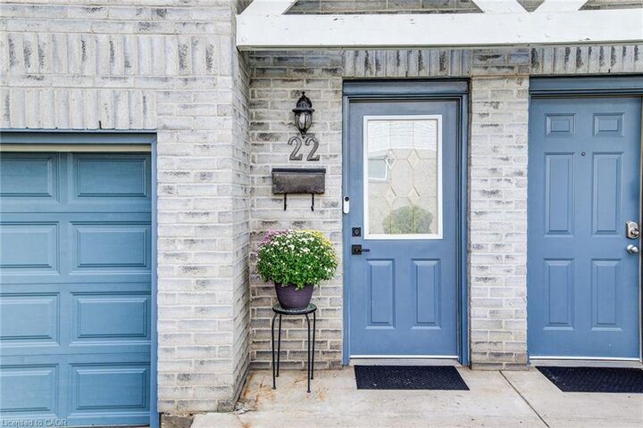 Property Photo:  589 Beechwood Drive 22  ON N2T 2K9 