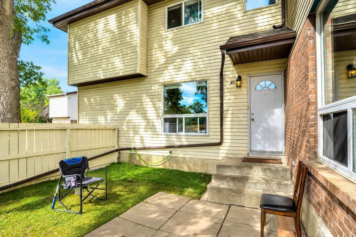 Property Photo:  32 Whitnel Court NE 40  AB T1Y 5E3 