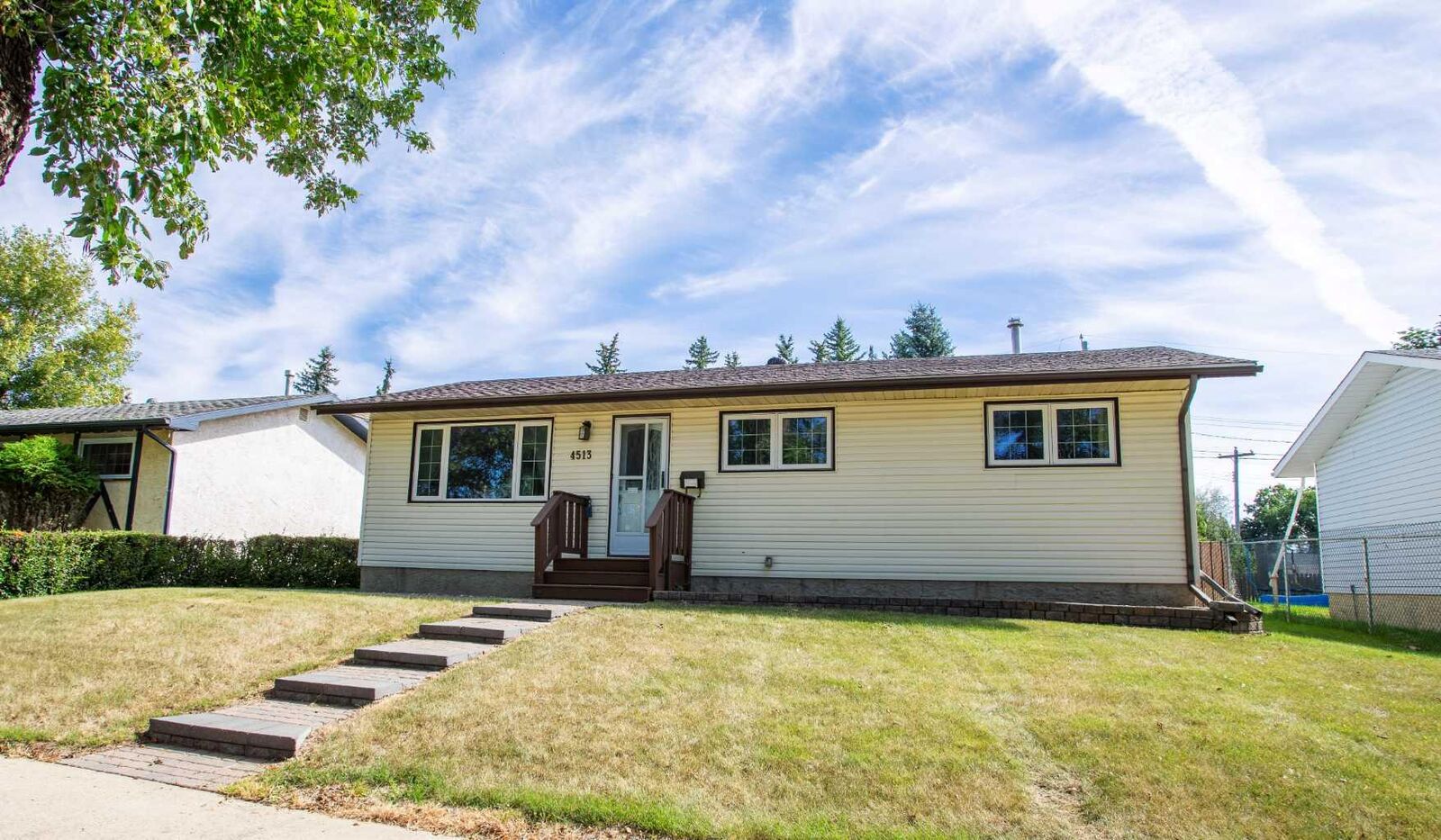 Property Photo:  4513 67 Street  AB T4V 2P8 