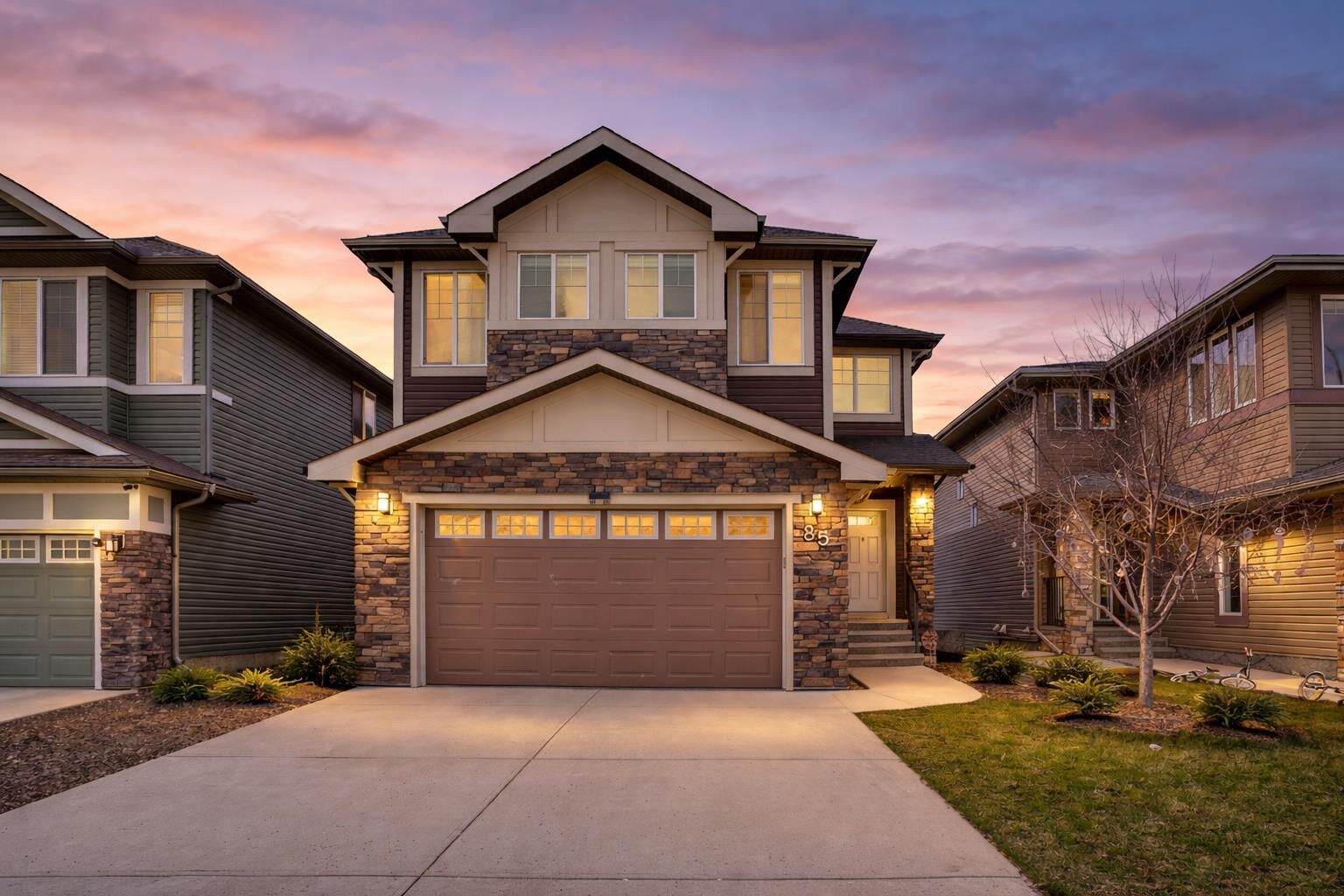 Property Photo:  85 Evansborough Way NW  AB T3P 0M6 