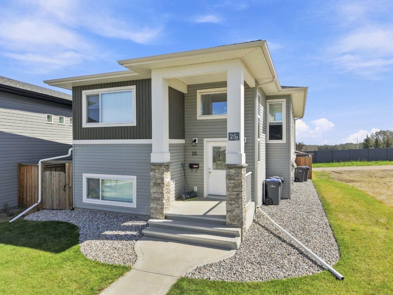 Property Photo:  25 Victor Close  AB T4S 0P4 