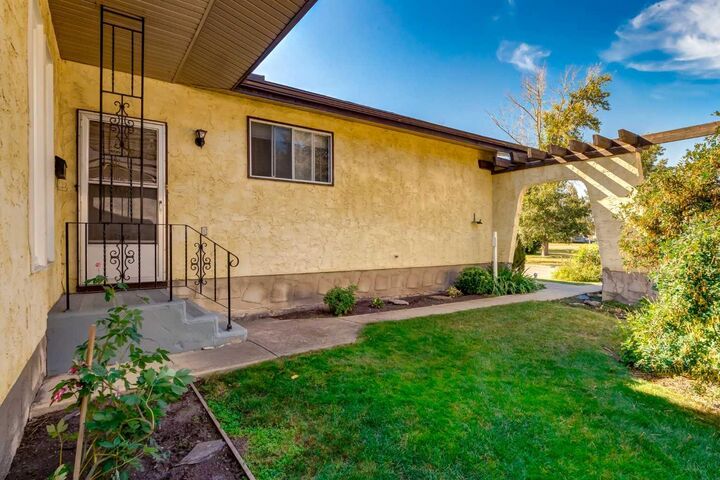 Property Photo:  243 Cedarpark Green SW  AB T2W 2K1 