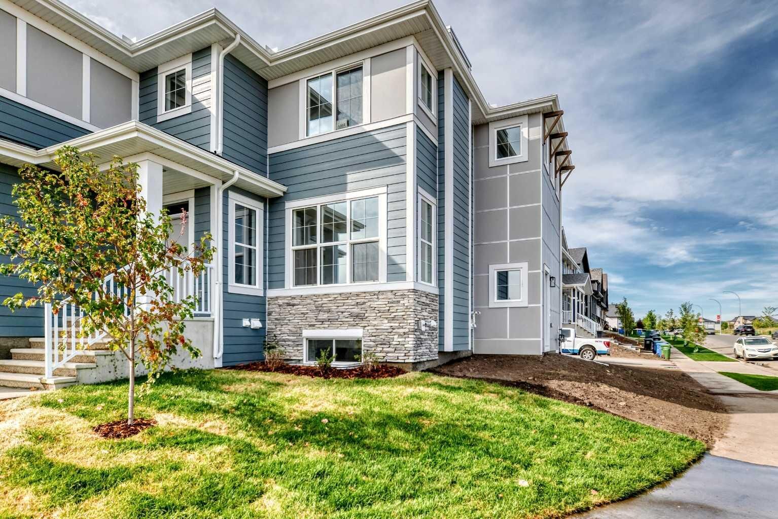 Property Photo:  1302 Mahogany Boulevard SE  AB T3M 4E3 