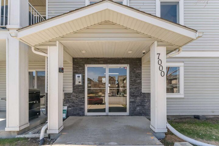 Property Photo:  7106 Valleyview Park SE 106  AB T2B 3R6 